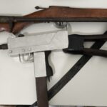 SUL DA BAHIA: SUBMETRALHADORA E ARMA ARTESANAL SÃO APREENDIDAS COM MEMBRO DE ORCRIM DO TRÁFICO EM IT...