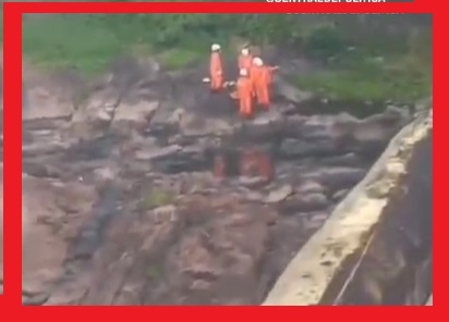 ITABUNA URGENTE: BOMBEIROS RESGATAM HOMEM, COM FERIMENTOS GRAVES, NO RIO CACHOEIRA NA AREA DA PONTE VELHA