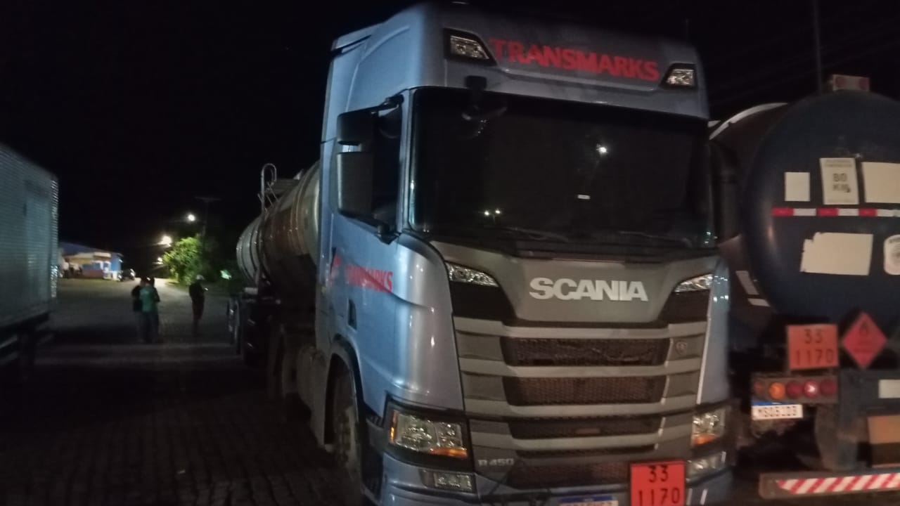 CAMACAN: MOTORISTA DE SCANIA CARREGADA DE COMBUSTÍVEL É ENCONTRADO MORTO, EM ESTADO DE PETREFAÇÃO NA CABINE DO VÍCULO