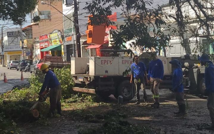 Prefeitura de Ilhéus realiza serviços de limpeza e manutenção em escolas e bairros da cidade