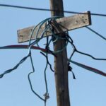 COELBA INTENSIFICA OPERAÇÃO PARA REMOVER CABOS IRREGULARES EM CIDADES BAIANAS