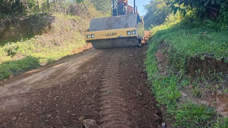 Prefeitura de Ilhéus trabalha na recuperação das estradas vicinais