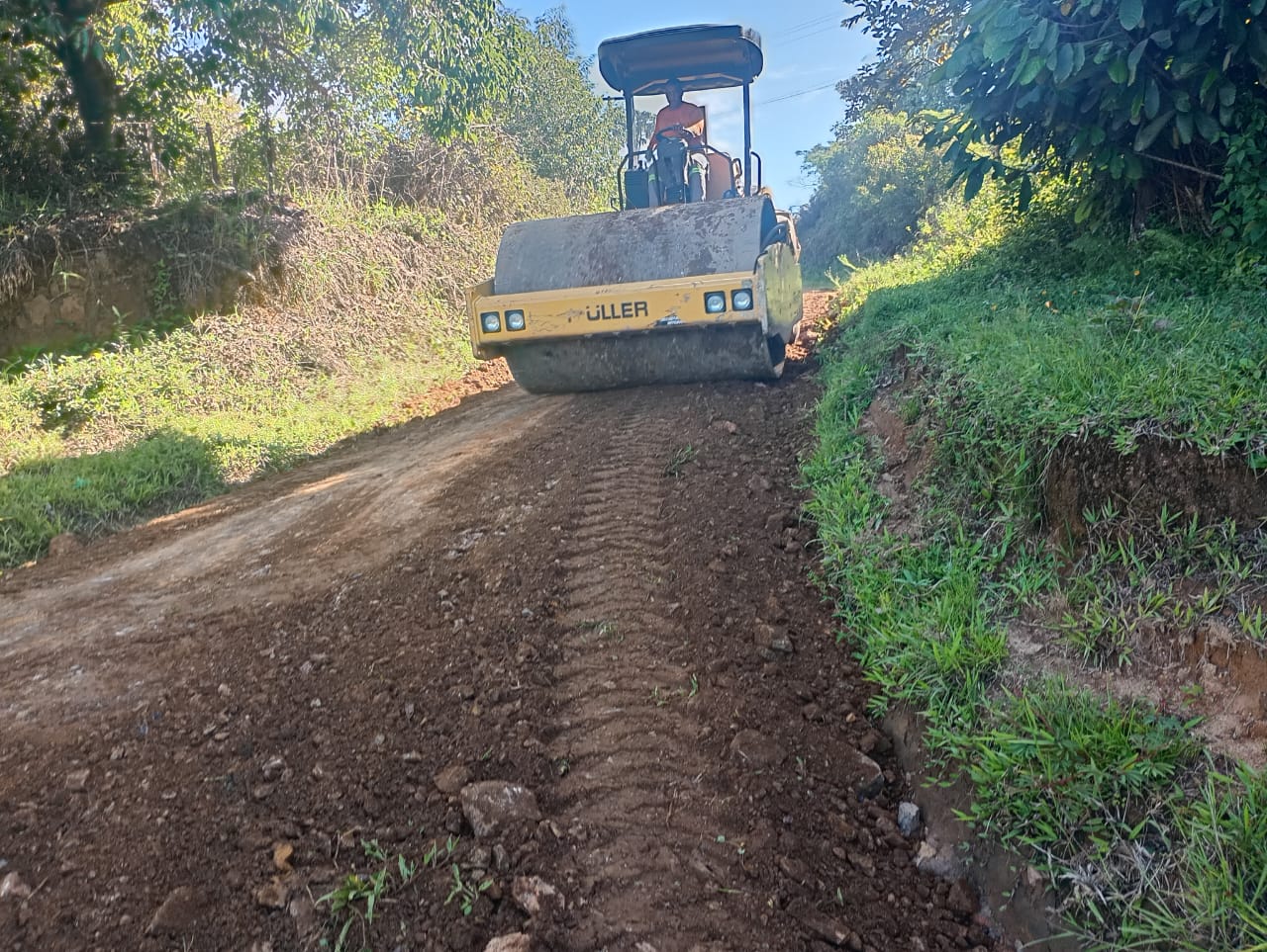 Prefeitura de Ilhéus trabalha na recuperação das estradas vicinais