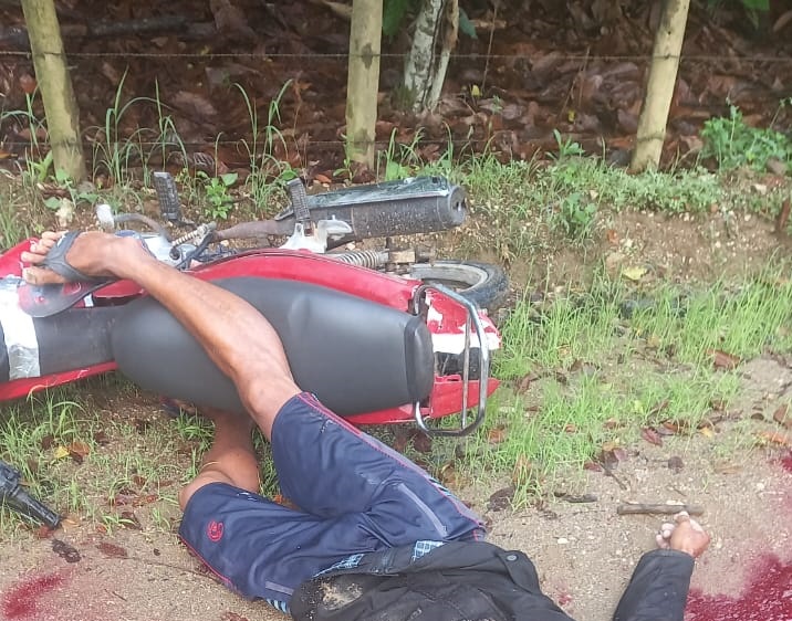 ITAJUIPE URGENTE: JOVEM A BORDO DE MOTOCICLETA É EXECUTADO A TIROS NAS PROXIMIDADES DA AABB