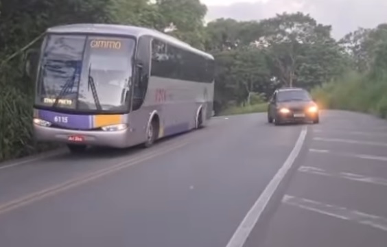 ÔNIBUS DA ROTA PERDE RODA TRASEIRA. CONFIRA