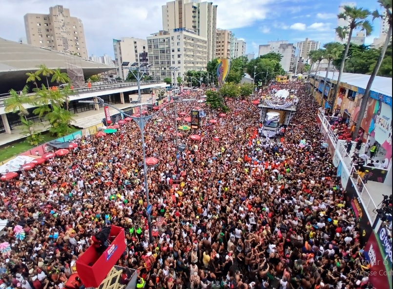 CARNAVAL DA BAHIA 2025 REGISTRA QUEDA NA VIOLÊNCIA E IMPACTO POSITIVO NA ECONOMIA