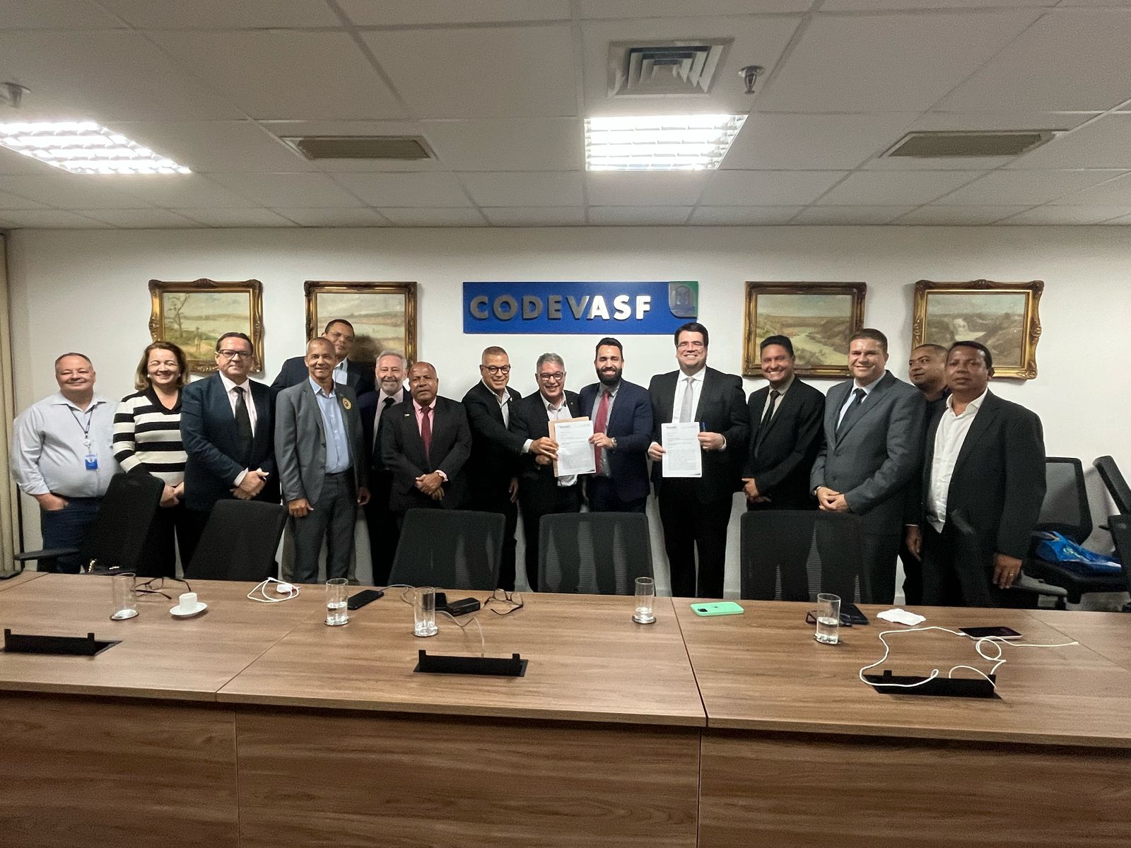 PREFEITOS DO SUL DA BAHIA NEGOCIAM AÇÕES PARA DESPOLUIR RIO CACHOEIRA E RESOLVER CRISE DO LIXO NA REGIÃO