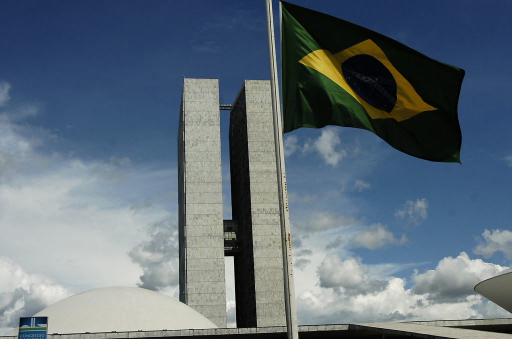 SENADO APROVA PEC QUE ACABA COM REELEIÇÃO E UNIFICA ELEIÇÕES A PARTIR DE 2034