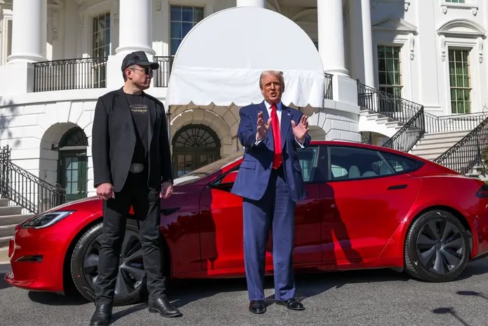 ELON MUSK DEIXA CARGO NO GOVERNO TRUMP E CRITICA PLANO FISCAL POR AUMENTO DE GASTOS