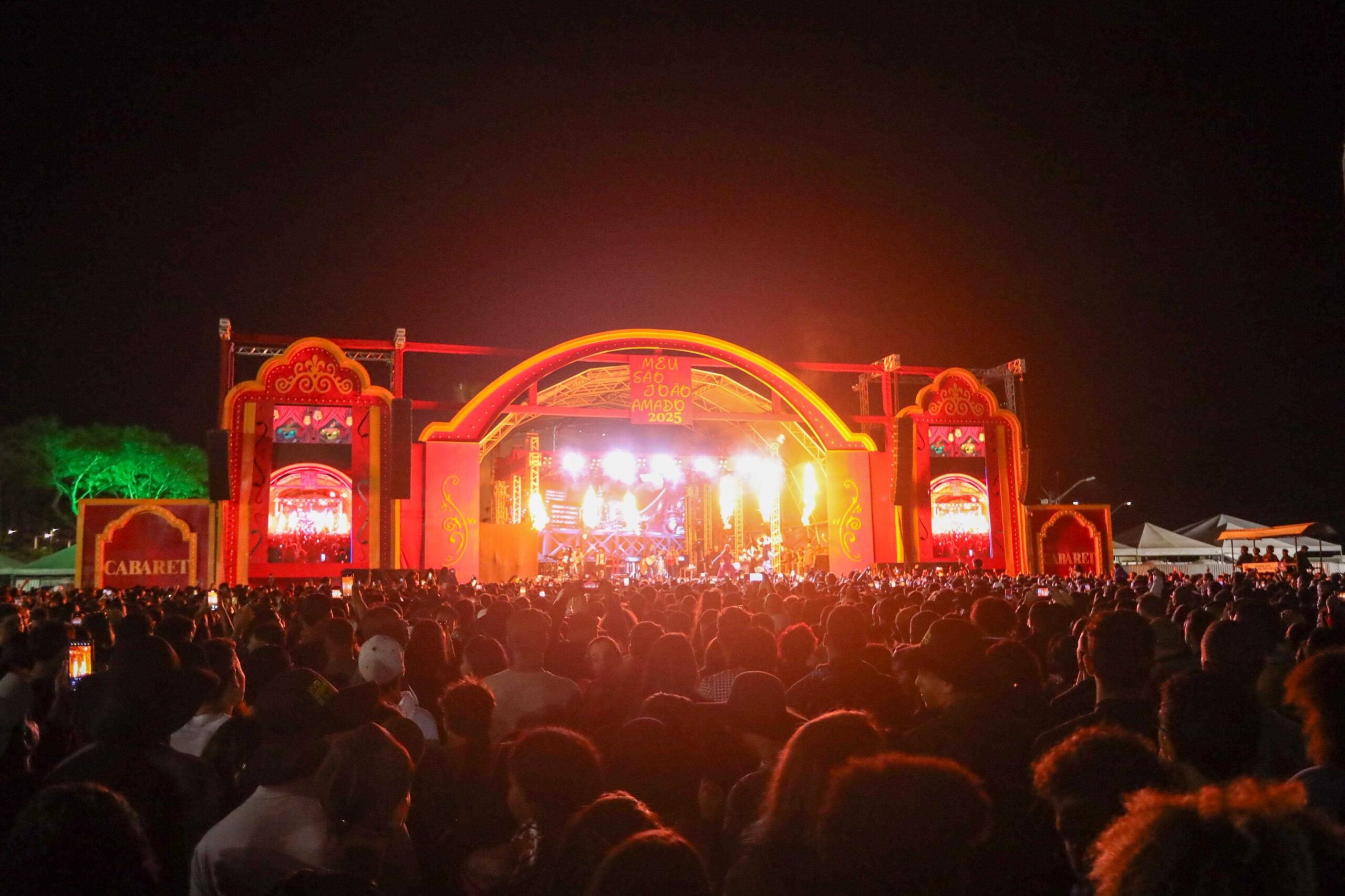 ‘MEU SÃO JOÃO AMADO’ ATRAI 50 MIL PESSOAS EM PRIMEIRA NOITE COM SHOWS E ESTRUTURA REFORÇADA