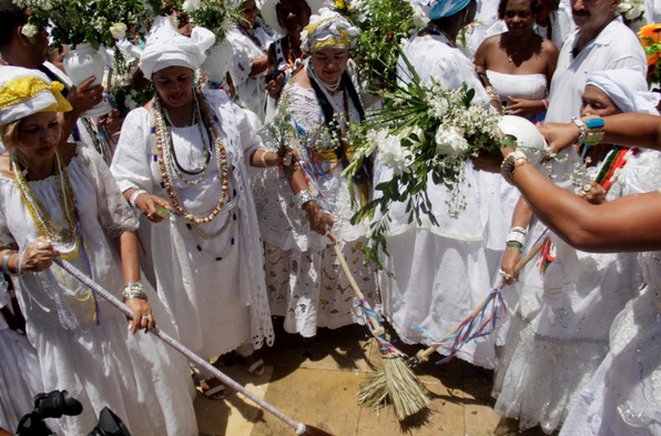 RELIGIÕES AFRO-BRASILEIRAS SÃO AS QUE MAIS CRESCEM NO PAÍS, APONTA CENSO DO IBGE