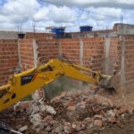 PREFEITURA DE ITABUNA INTENSIFICA FISCALIZAÇÃO E DERRUBA OBRAS ILEGAIS EM TERRENOS PÚBLICOS