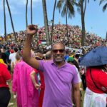 BEBETO GALVÃO SE JUNTA À MULTIDÃO EM SALVADOR EM PROTESTO CONTRA ANISTIA E PEC DA BLINDAGEM