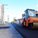 COM RECURSOS PRÓPRIOS, PREFEITURA DE ITABUNA RECUPERA RUAS E AMPLIA MALHA ASFÁLTICA DA CIDADE